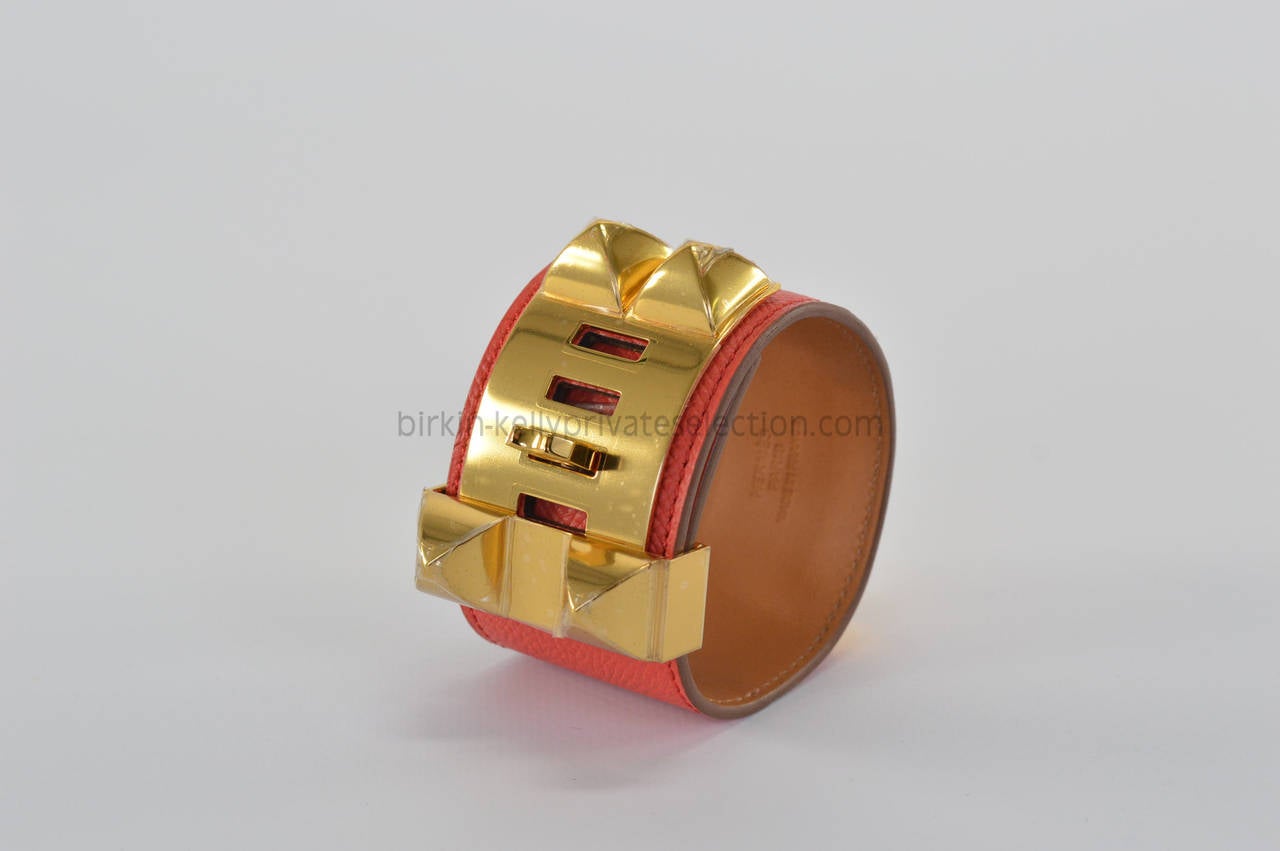 HERMES Bracelet Cuir Collier Chien Epson Rose Jaipur GOLD HARDWARE
Size S.

Model; CDC

Color; T5 Rose Jaipur

Comes with original box

Bought it in hermès store in 2015.

Details:
*Protective felt removed for purposes of photography