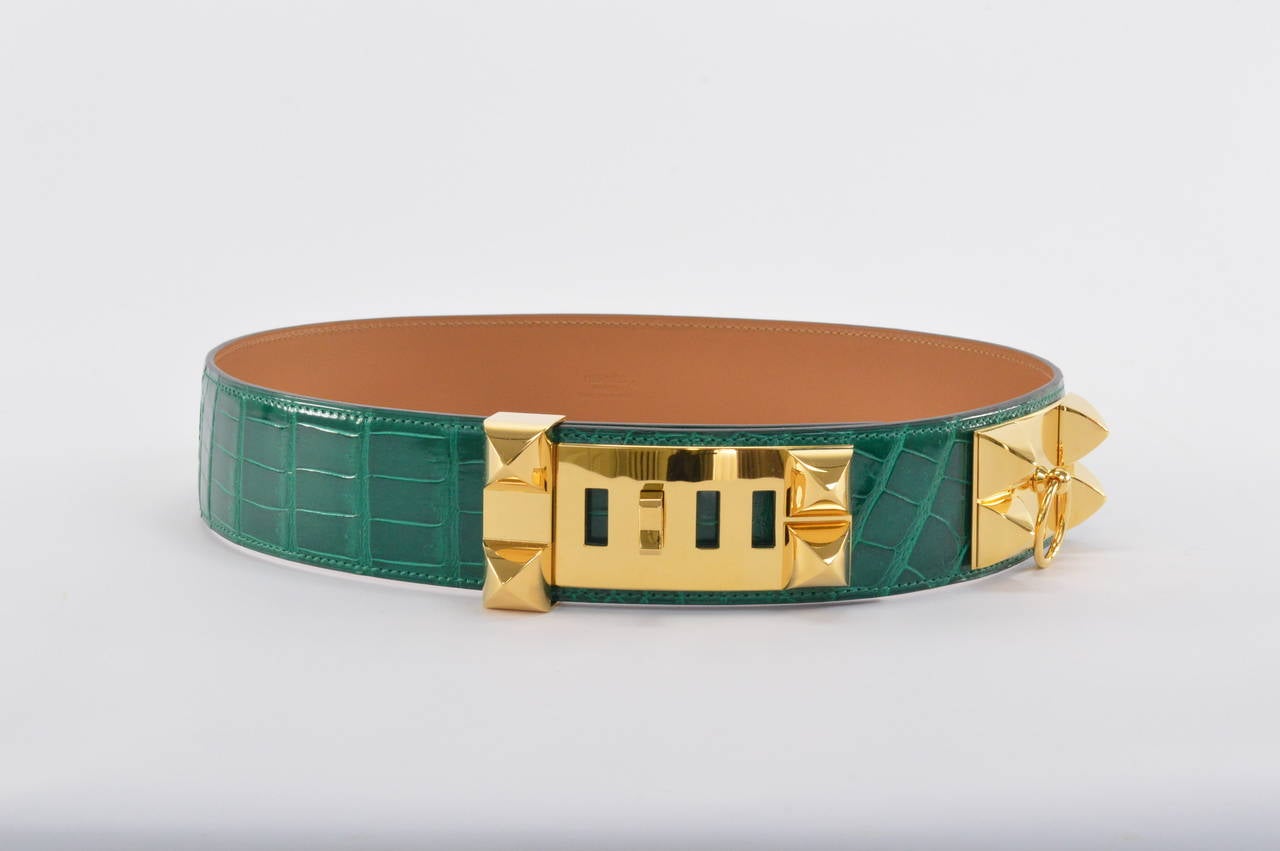 Hermes CROCODILE Ceinture Collier de Chien Vert Emeraude Hermès 75 CM
Never Worn
Stamp R. 
Hardware with protective plastic intact.
Comes with original box.
*Protective felt removed for purposes of photography only. 

Bought it in Hermes