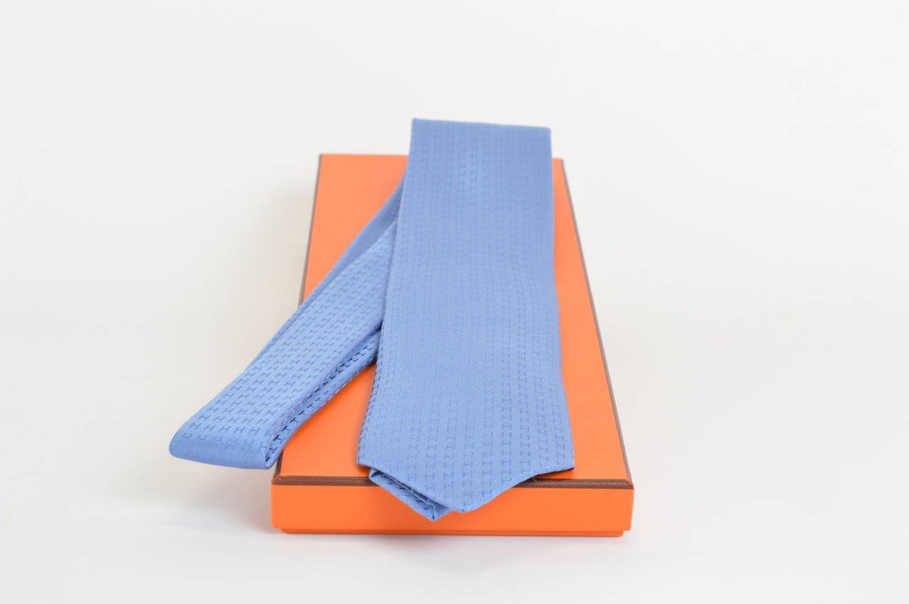 Hermes Tie Façonnee H Seychelles
100% Soie

Bought it in hermès store in 2015.

Size; One size fits all.

Model; Façonnee 

Color; Seychelles

- Original Invoice.

- Shipment and Insurance, 100% Safe.

- Sold with invoice