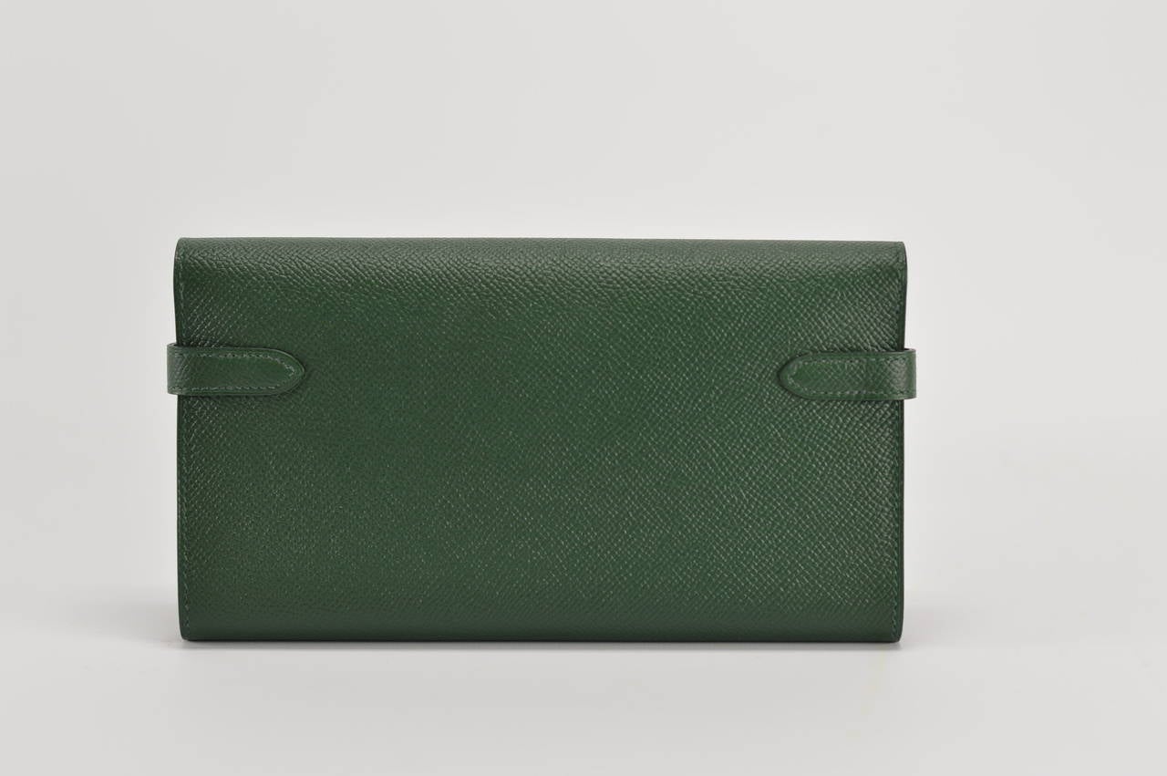 Hermes Wallet KELLY  CLASIQUE VERT ANGLAIS Palladium Hardware In New Condition In Miami, FL