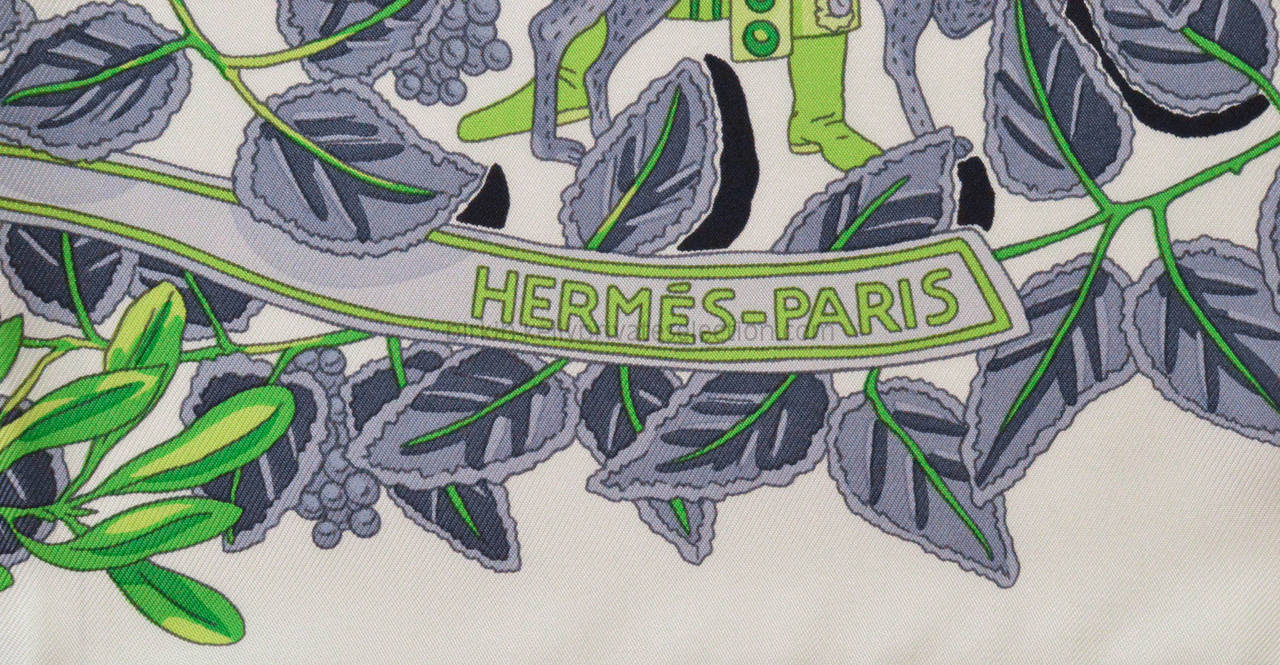Hermes Carre Twill 100% Silk LA PROMENADE DE PLATON BLANC VERT GRIS

Bought it in hermès store in 2015.

Size; 90X90 Cm.

Model; LA PROMENADE DE PLATON

Pre-owned and never used

Details:
*Protective felt removed for purposes of