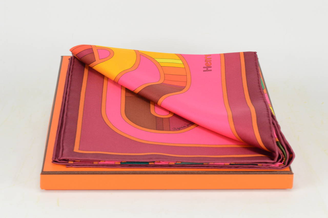 Hermes Carre Twill 100% Silk MELODIE CHROMATIQUE ROSE VIF-PRUNE-VERT VIF In New Condition In Miami, FL