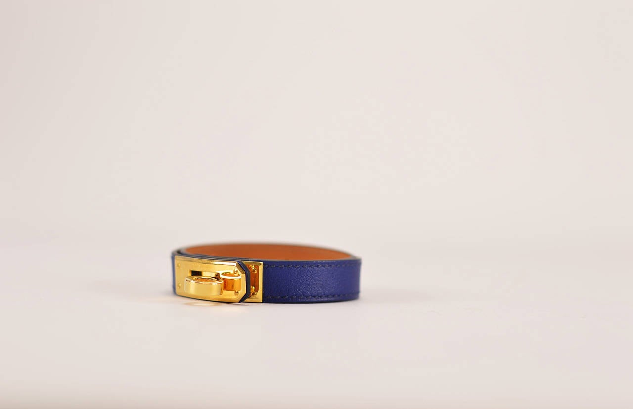 Hermes Bracelet Kelly Double Tour VEAU SWIFT BLEU SAPHIR GOLD Hardware Size M

Pre-owned and never used

Size: M

Bought it in hermès store in 2015.

-Original Invoice.

-Shipment and Insurance, 100% Safe.

-Sold with invoice