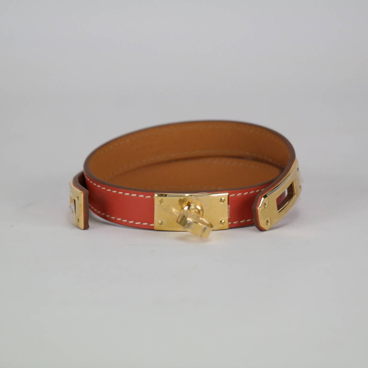 HERMES 2015 BRACELET CUIR KELLY DOUBLE TOUR EPSOM ROSE JAIPUR GOLD HARDWARE SIZE S

Pre-owned and never used

Bought it in herm store in 2015.

Size; S

Date stamp: T

Color; ROSE JAIPUR

Model; KELLY DOUBLE TOUR

-Original