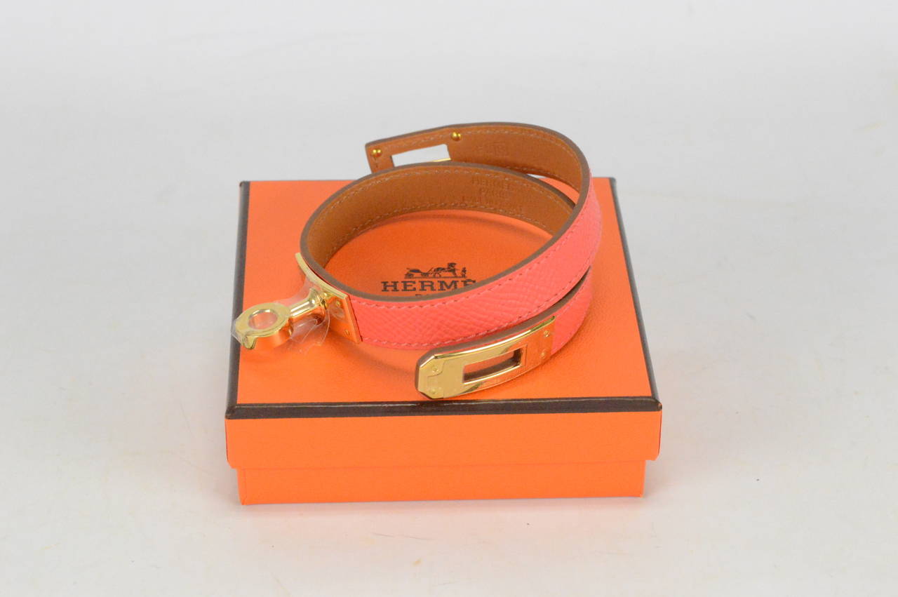 HERMES 2015 Bracelet CUIR KELLY DOUBLE TOUR EPSOM ROSE JAIPUR GOLD HARDWARE In New Condition In Miami, FL