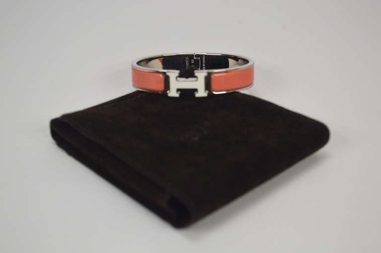 Hermès Clic H bracelet emanel Blanc/Mango In New Condition In Miami, FL