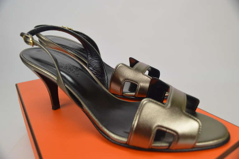 Hermès Night 70 Sandales, Nappa Metal Leather, Boucles Permabrass In New Condition In Miami, FL