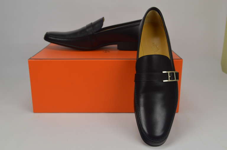 Hermès Dan Mocassins, Black Color, Veau Leather with Palladium Boucles.
Come with original box and dustbag shoes.
Never worn
Bought them in hermès store in 2014.

The Retail Price in store is 924,60$. We sell them for 600,00$

-Original