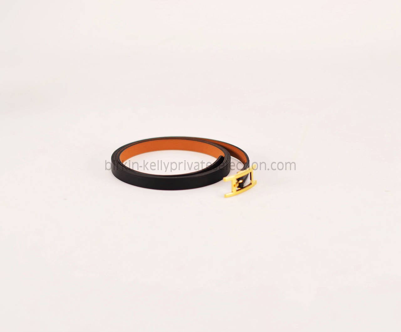 Hermes Bracelet Cuir Hapi 3mm Chamonix Black Gold Hardware 2015.

 Pre-owned and never used.

Bought it in herm store in 2015.

Size; M.

Color; NOIR.

Model; Cuir Hapi 3mm Chamonix.

-Original Invoice.

-Shipment and Insurance