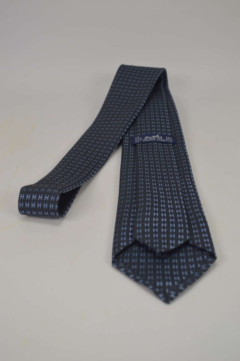 Hermès Tie Faconnée Dark Grey color 100% silk
Comes with original box
It was bought for a fashion shoot.
Finally never worn
Bought it in hermès store in 2014.

The retail Price in store is 201,00$. we sell it for 170,00$

-Original