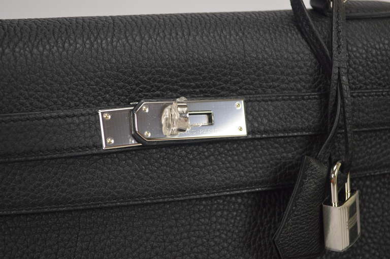 HERMES Kelly handbag black, Hardware palladium. In New Condition In Miami, FL