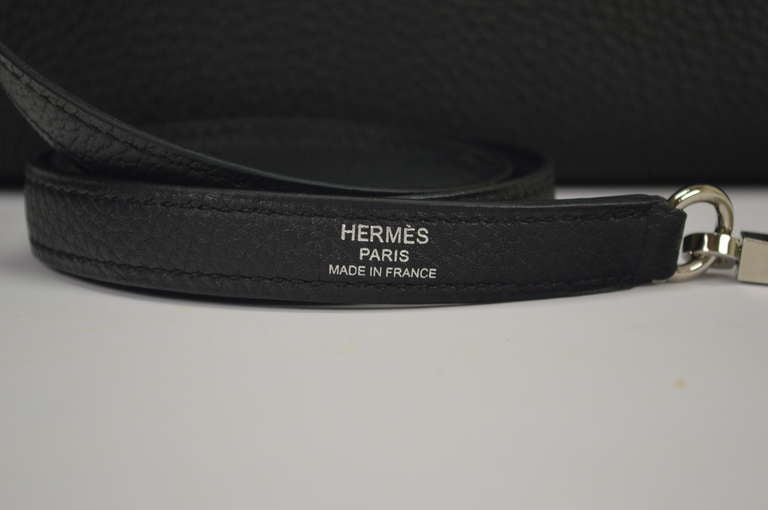 HERMES Kelly handbag black, Hardware palladium. 2