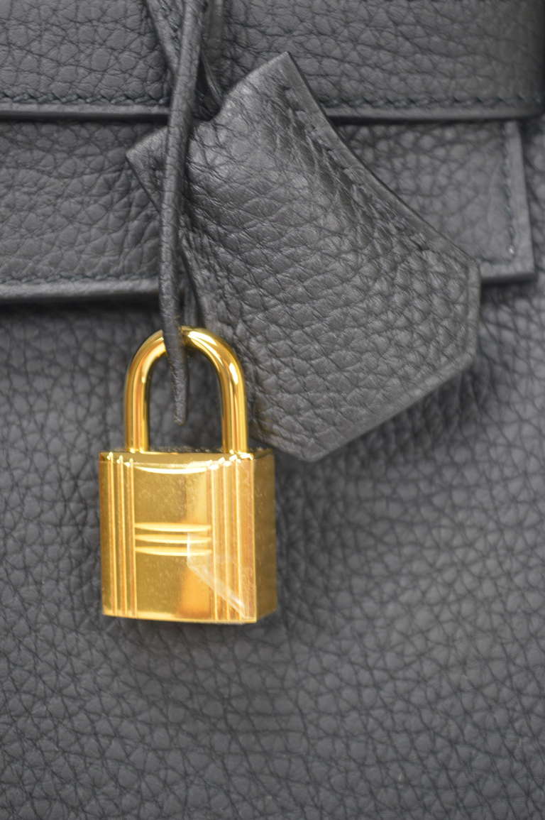 Black leather bag HERMES Kelly.
Purchased on Hermes Store on 2014
Original Invoice and packaging
Shipment and Insurance Included
100% Safe
1. Sold by company with invoice,
2. Secured payment to the company. (bank transfer)
3. We only work