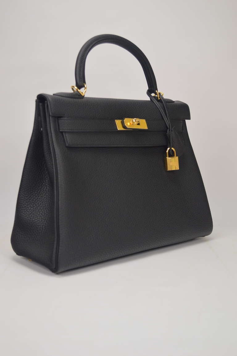Black leather bag HERMES Kelly. In New Condition In Miami, FL