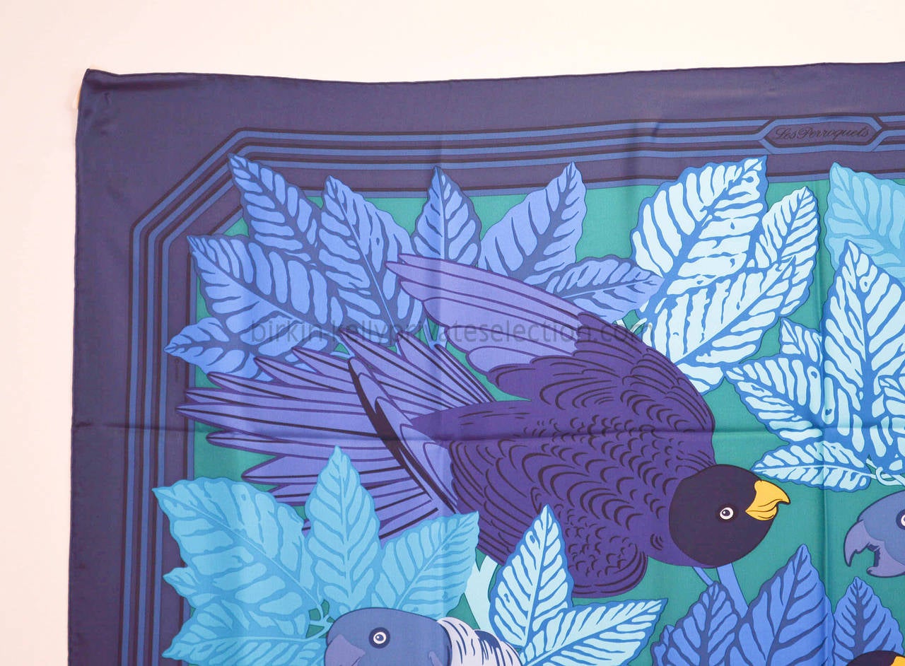 Hermes CARRE 140 cm  Silk LES PERROQUETS Blue Navy Green Blue 2015 

Pre-owned and never used

Bought it in herm store in 2015.

Size; 140 x 140 cm.

Color; Blue Navy Green Blue

Model; LES PERROQUETS

-Original Invoice.

-Shipment and
