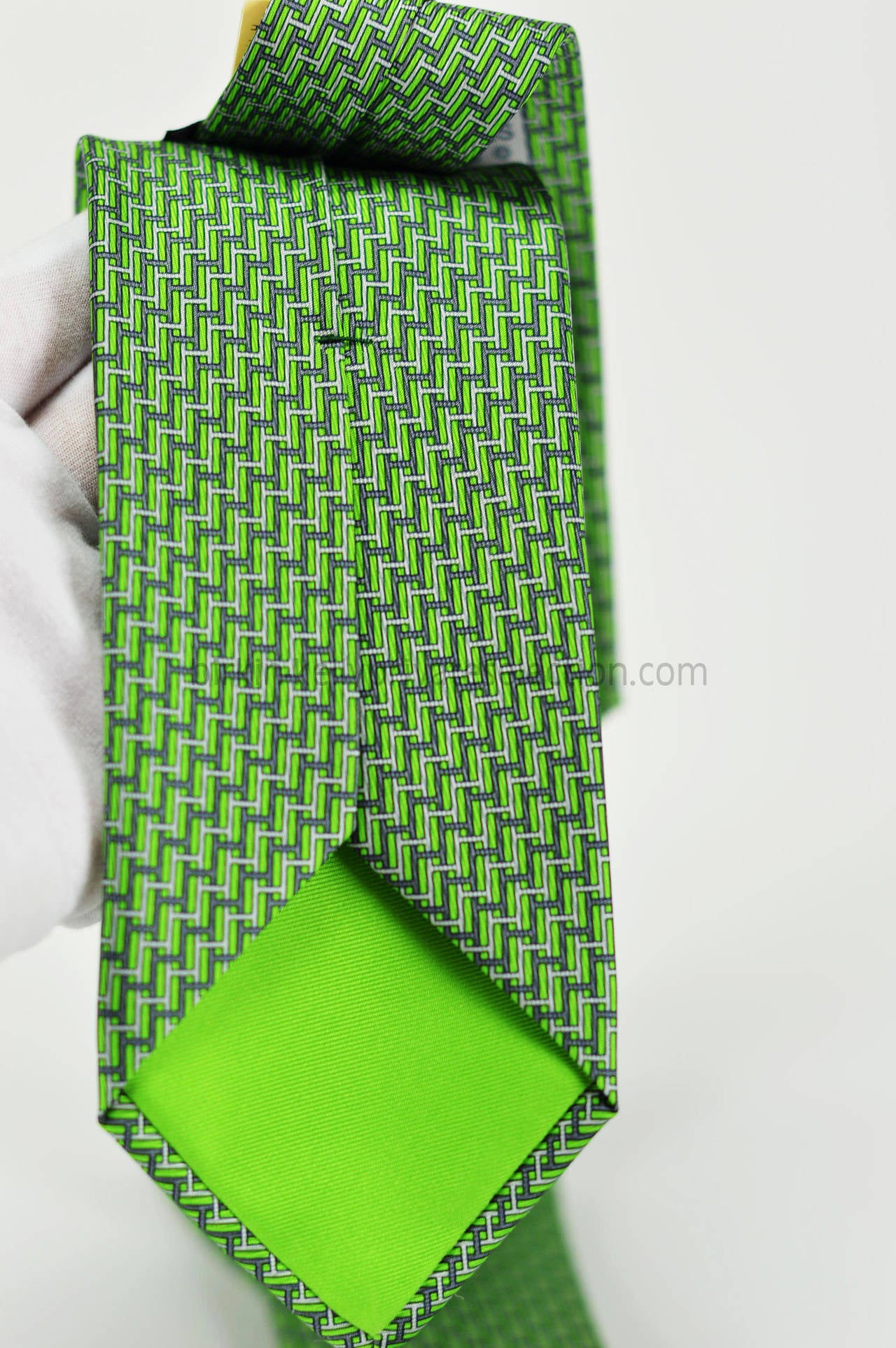 HERMES Tie TWILL Silk Apple Pearl Grey 8cm 2015. In New Condition In Miami, FL