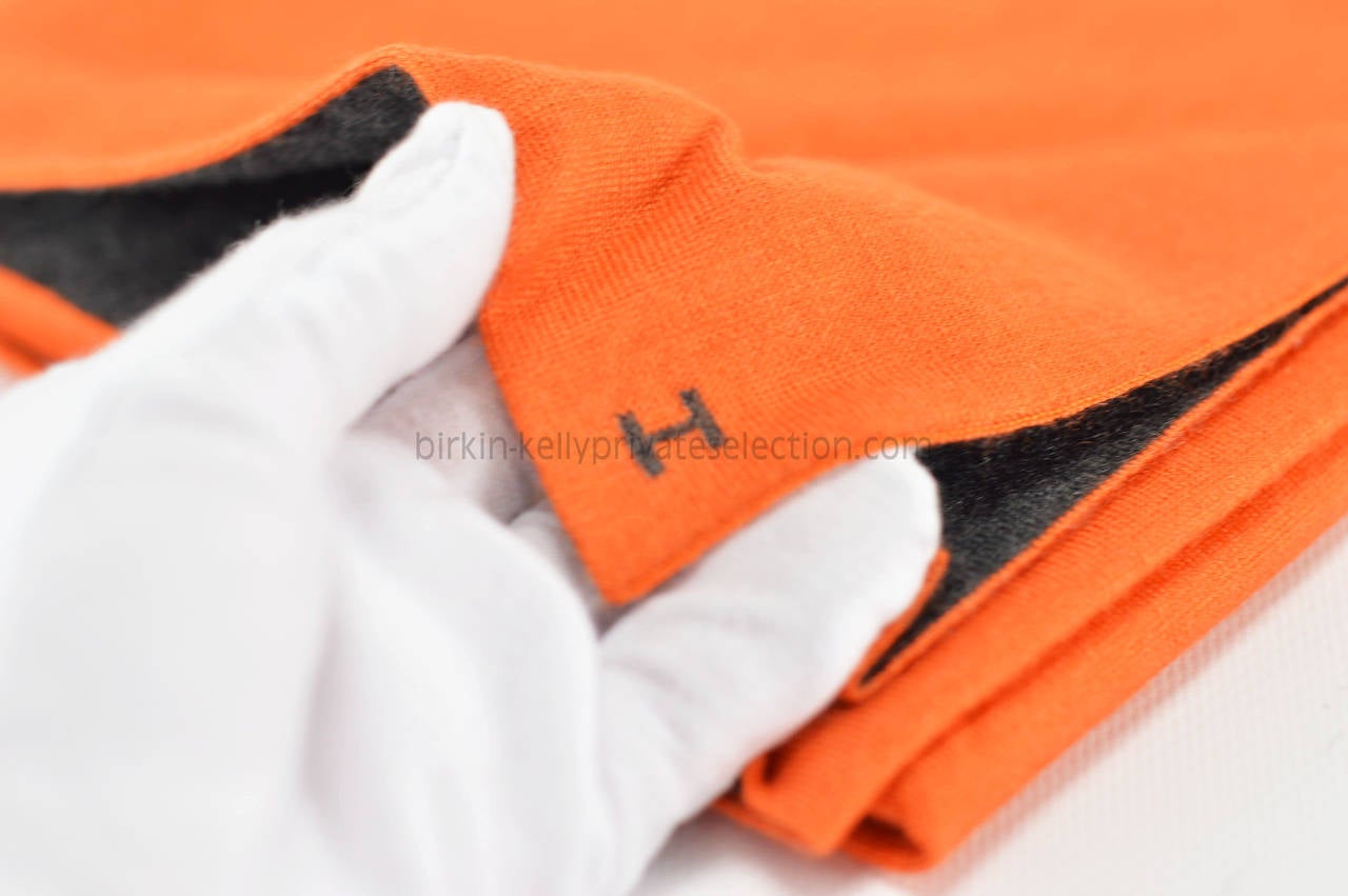 HERMES Scarf Aller Retour Maille Orange Flannel 2015. In New Condition In Miami, FL