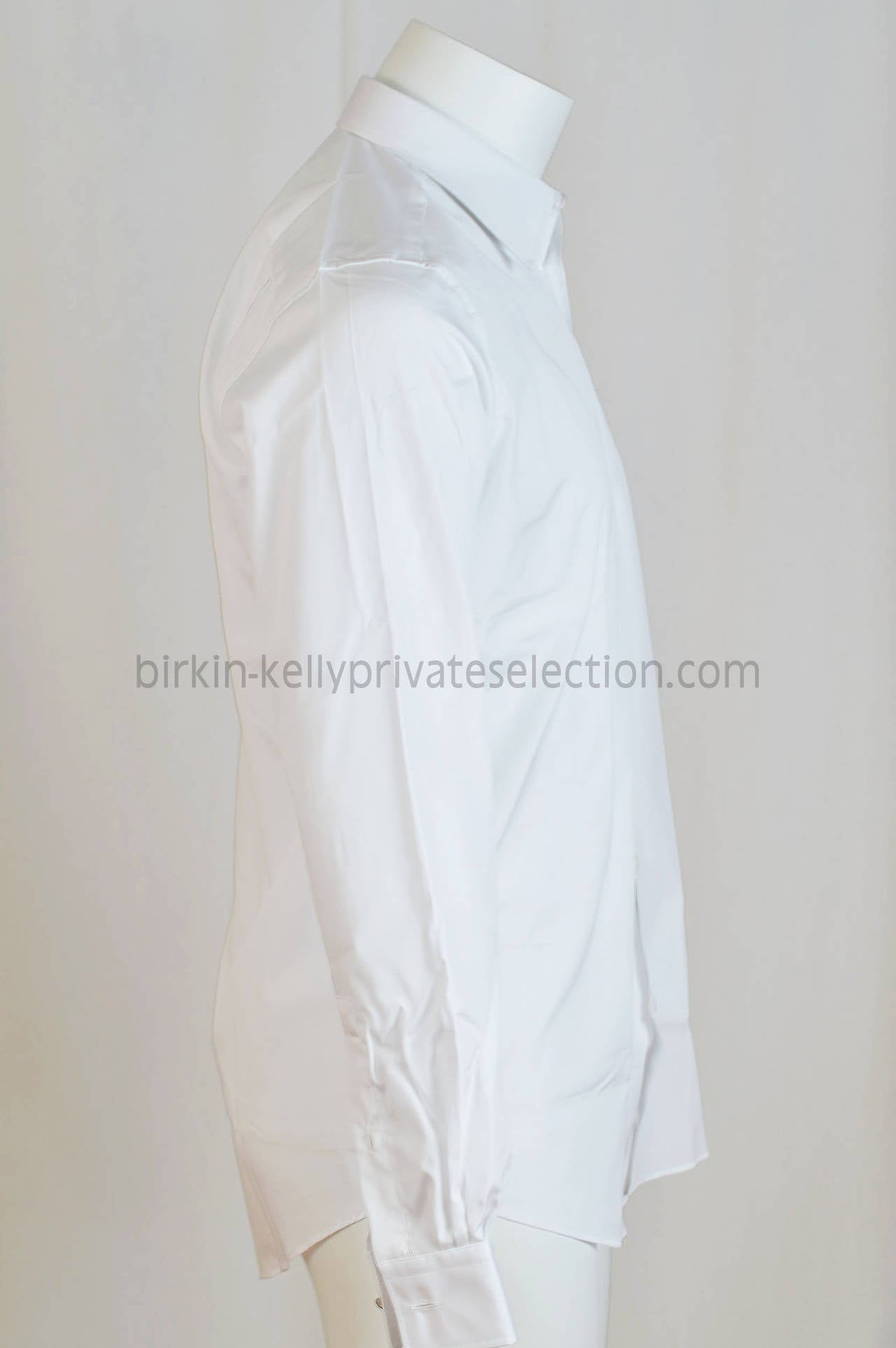 HERMES Shirt AJUSTE COL DROITE Cotton 40 WHITE 2015.

Pre-owned and never used.

Bought it in Hermes store in 2015.

Composition; 100% Cotton.

Size; 40.

Color; BLANC.

Model; AJUSTE COL DROITE.

-Original Invoice.

-Shipment and