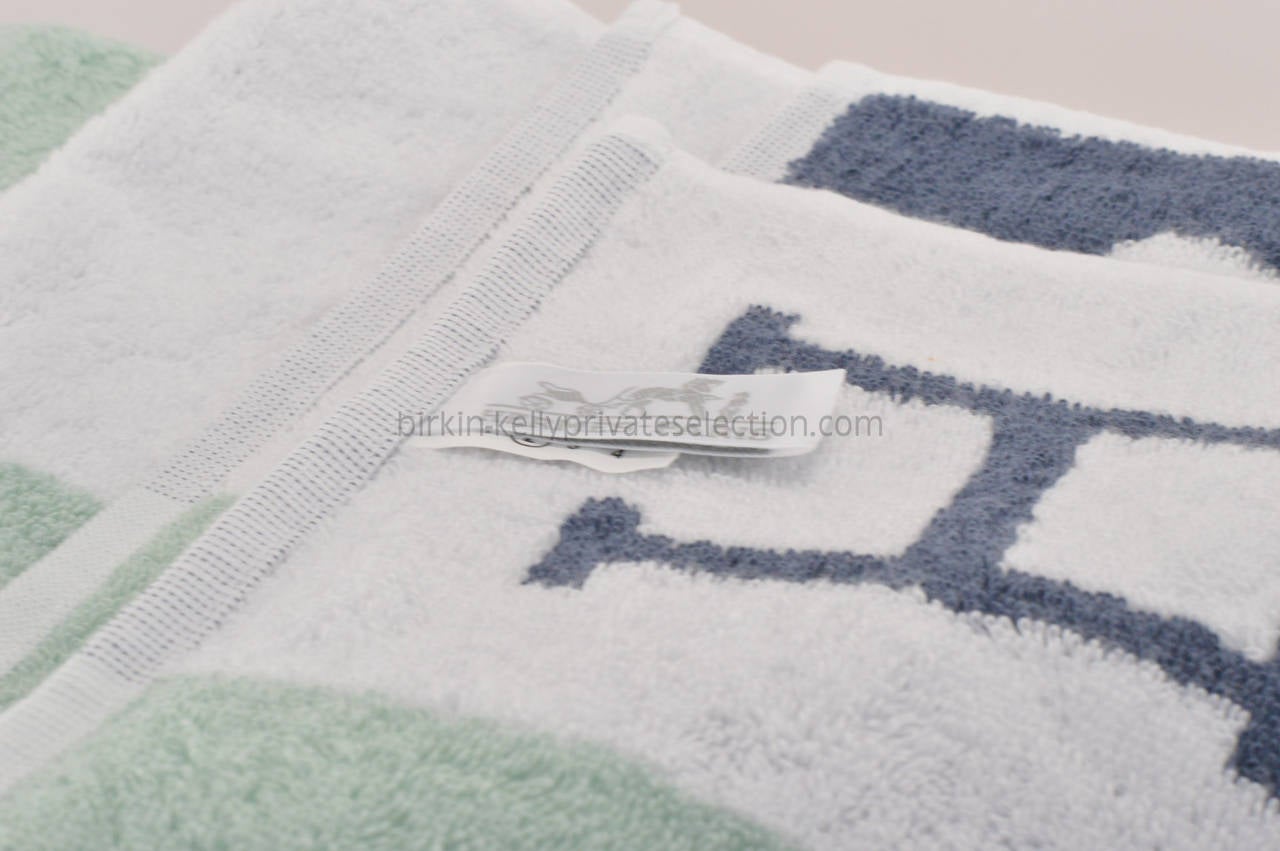 HERMES Bath Towel AVALON SAMARCANDE Cotton GREY, BLUE, WHITE 2015. In New Condition In Miami, FL