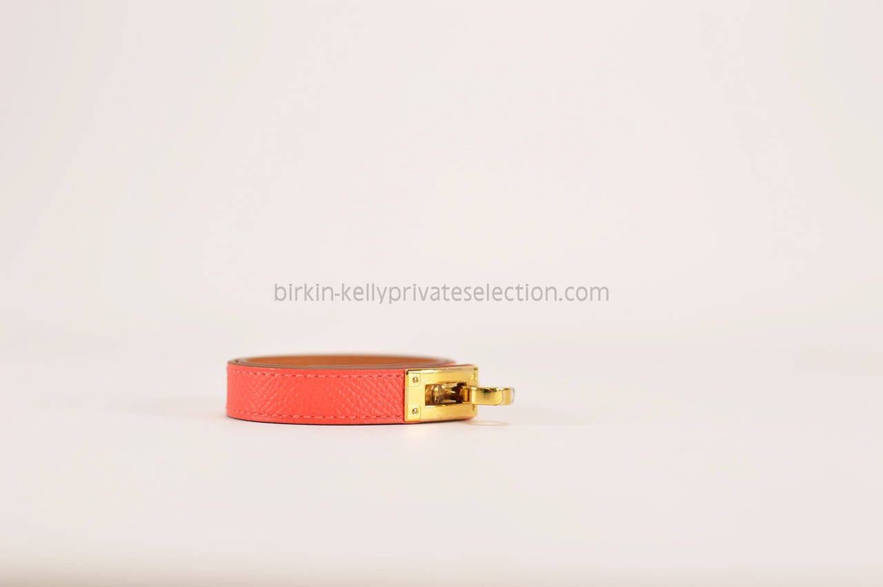 HERMES Bracelet KELLY DOUBLE TOUR M EPSOM PINK JAIPUR Gold Hardware 2015.

Pre-owned and never used.

Bought it in Hermes store in 2015.

Composition; Leather.

Model; KELLY DOUBLE TOUR.

Size; M.

Color; ROSE JAIPUR.

-Original
