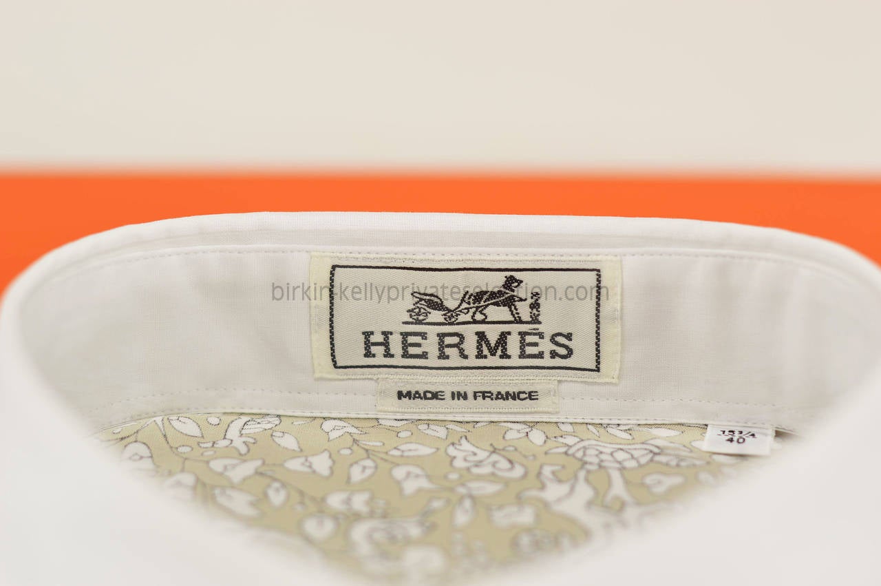 HERMES Shirt AJUSTEE IMPRIME JARDIN D ARMENIE Cotton 40 SABLE 2015.

Pre-owned and never used.

Bought it in Hermes store in 2015.

Composition; 100% Cotton.

Size; 40.

Color; SABLE.

Model; AJUSTEE IMPRIME JARDIN D