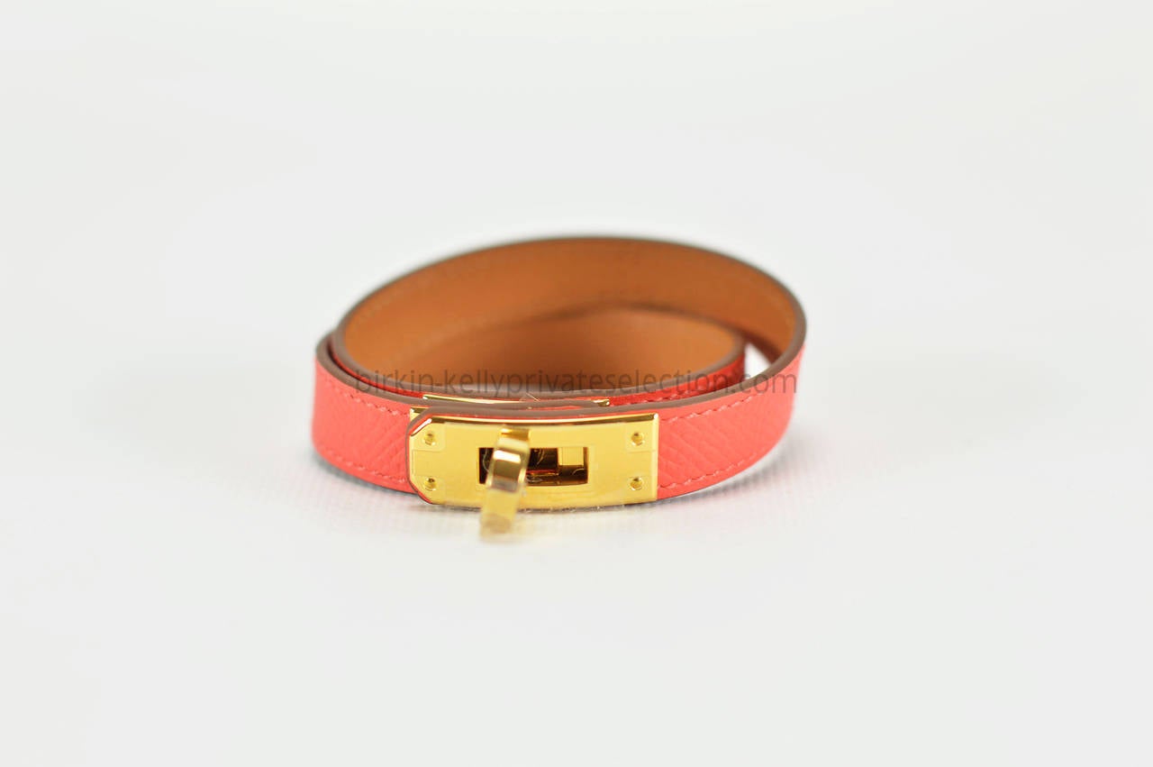 HERMES BRACELET CUIR KELLY DOUBLE TOUR EPSOM PINK JAIPUR GOLD HARDWARE 2015.

Pre-owned and never used.

Bought it in Hermes store in 2015.

Size; M.

Date stamp; T.

Color; ROSE JAIPUR.

Model; KELLY DOUBLE TOUR.

-Original