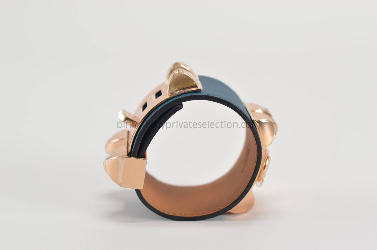 HERMES Bracelet Collier de Chien S SWIFT NAVY BLUE Pink Plated Hardware 2015.

Pre-owned and never used.

Bought it in Hermes store in 2015.

Composition; Leather.

Model; Collier de Chien.

Size; S.

Color; COLVERT.

-Original