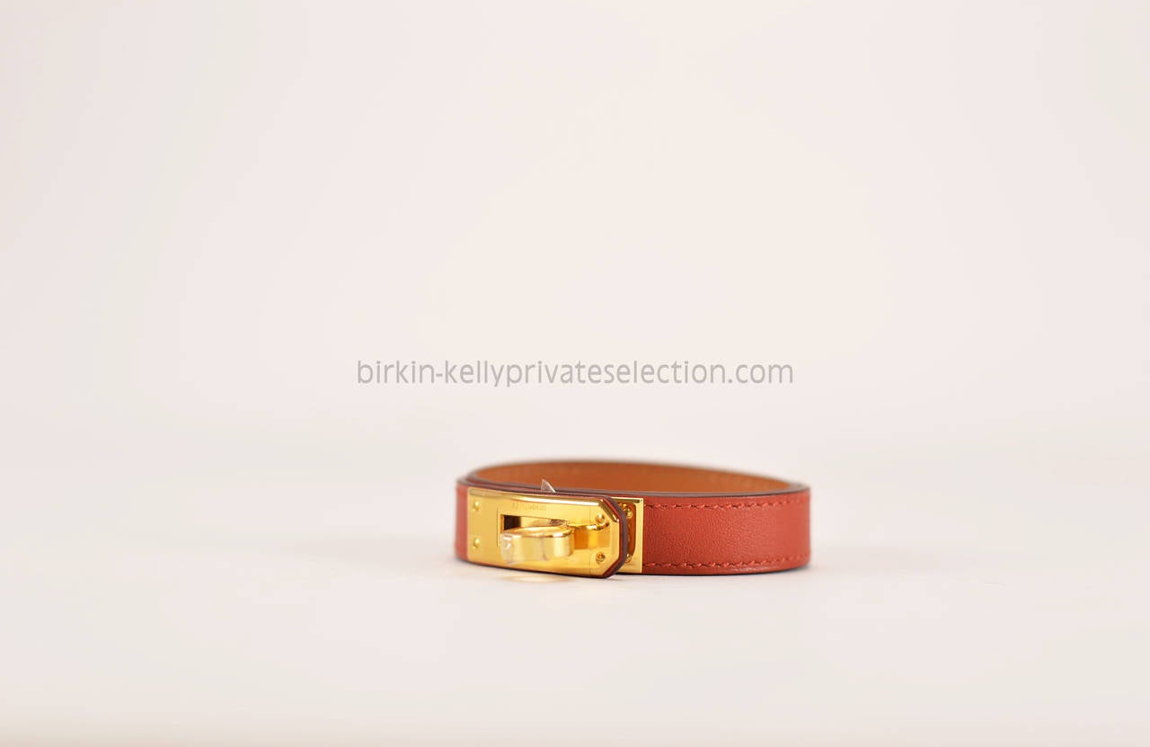 HERMES Bracelet Kelly Double Tour S SWIFT RED BRICK Gold Hardware 2015.

Pre-owned and never used.

Bought it in Hermes store in 2015.

Composition; Leather.

Model; Kelly Double Tour.

Size; S.

Color; BRIQUE.

-Original
