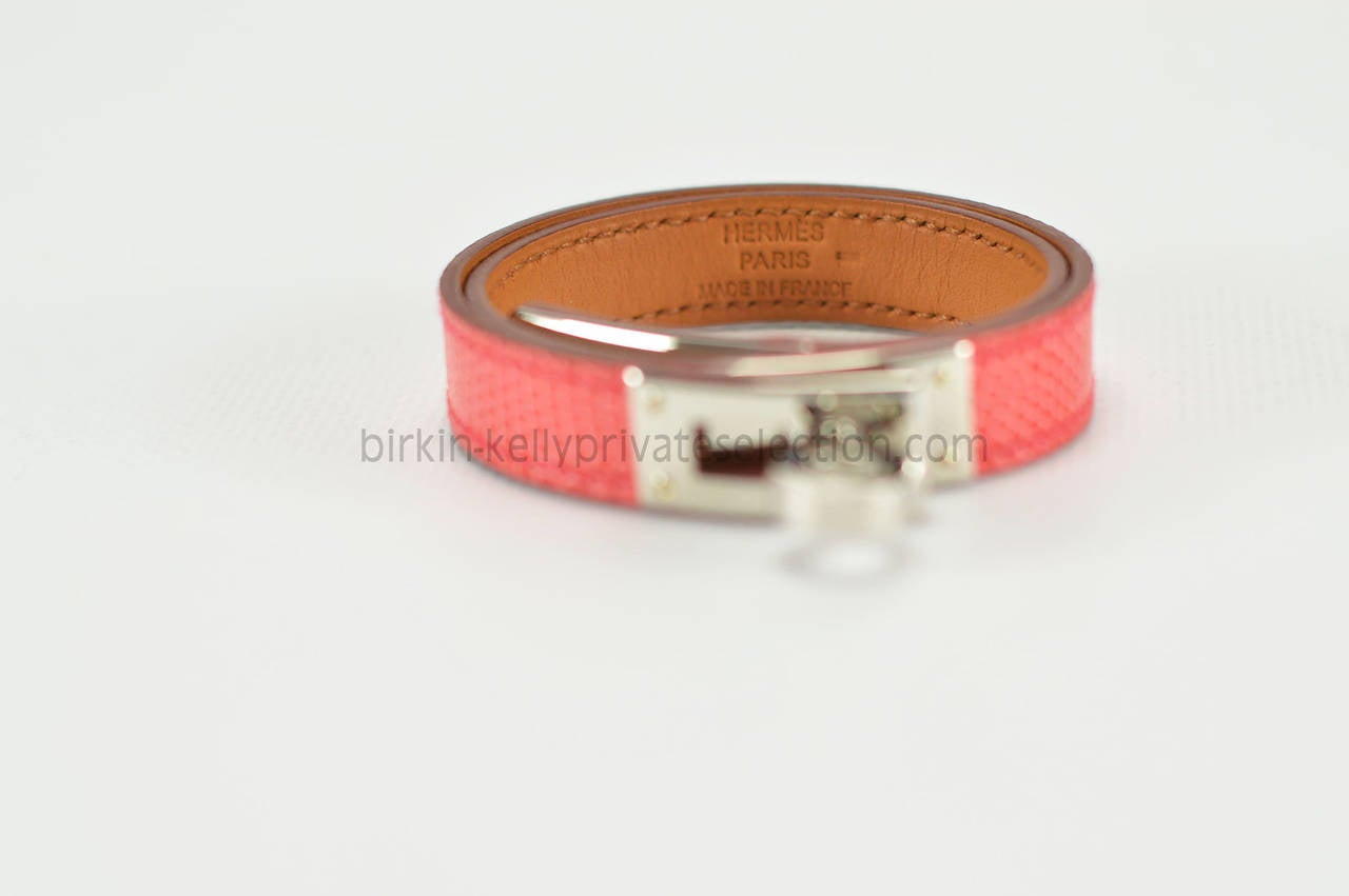 HERMES Bracelet KELLY DOUBLE TOUR S Lizard Niloticus BOUGAINVILLIER Palladium Hardware 2015.

Pre-owned and never used.

Bought it in Hermes store in 2015.

Composition; Leather.

Model; KELLY DOUBLE TOUR.

Size; S.

Color;