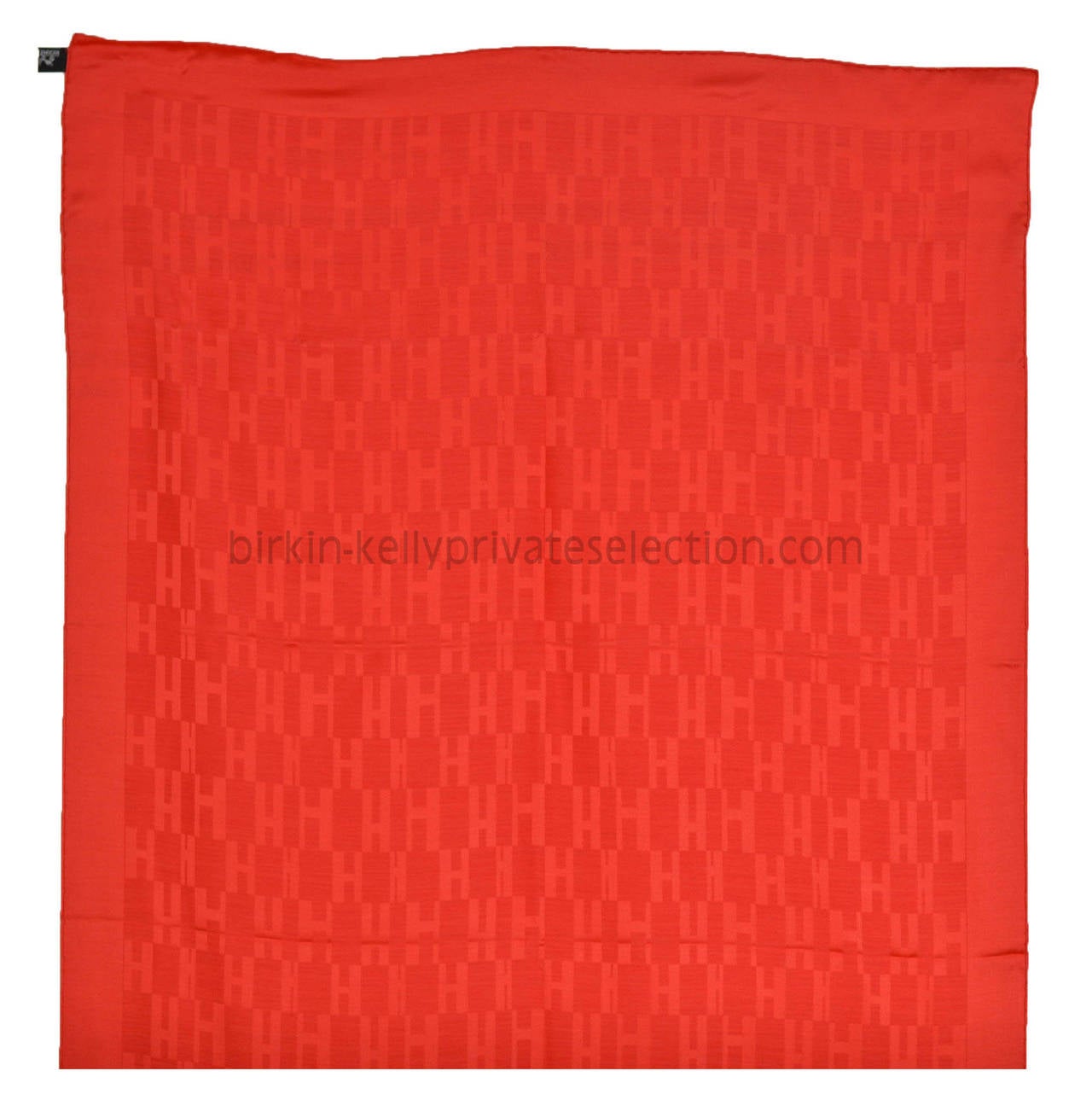 HERMES Scarf H Silk Cotton Bright Red 2015.

Pre-owned and never used.

Bought it in Hermes store in 2015.

Composition; Silk 75% Cotton 25%.

Size; 75cm x 180cm.

Color; Rouge Vif.

Model; H.

-Original Invoice.

-Shipment and