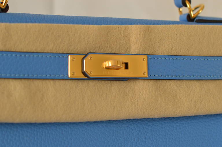 Hermes Handbag Kelly Retourne 28 Blue Paradise - New color. Gold Hardware 2