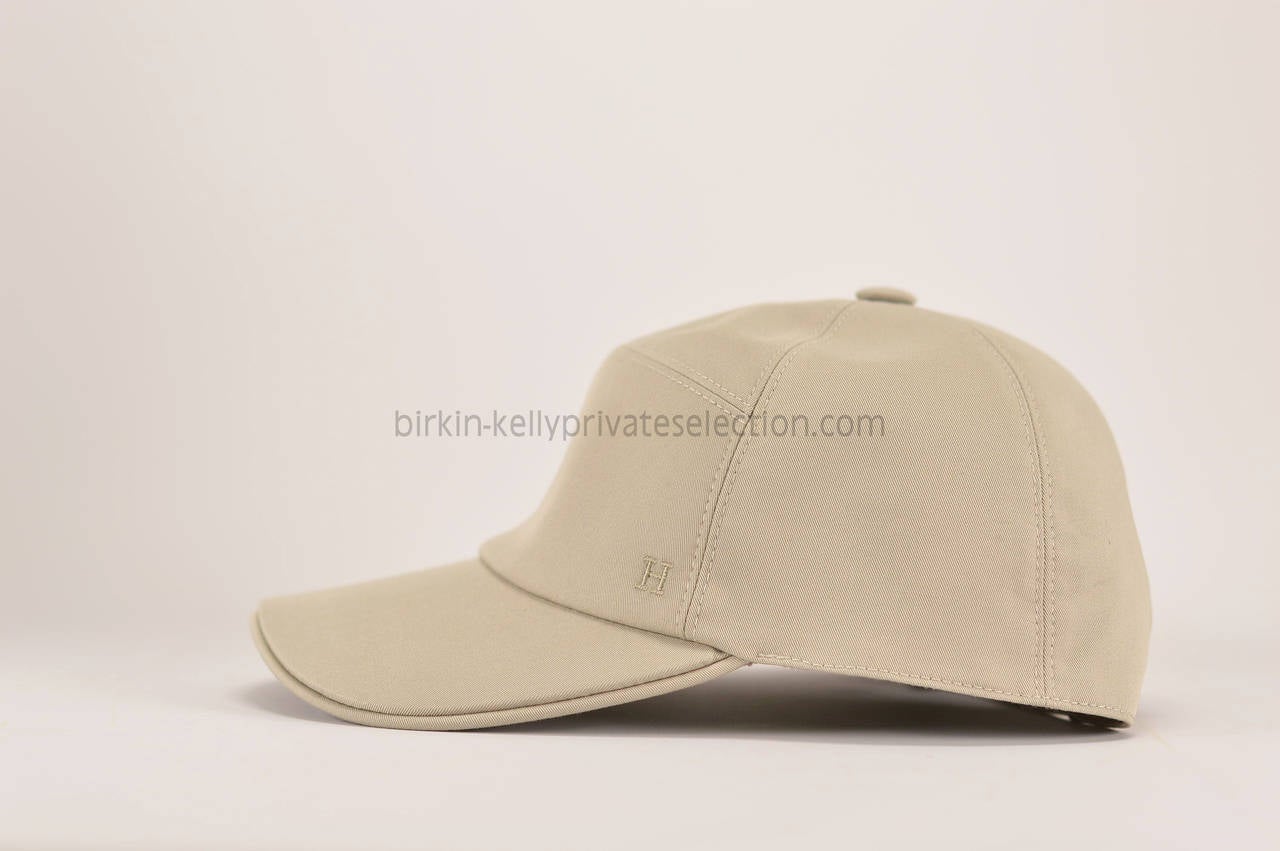 HERMES cap H JUMP 1 BRODERIE H SERGE DE COTTON LIN 59 SABLE 2015. In New Condition In Miami, FL