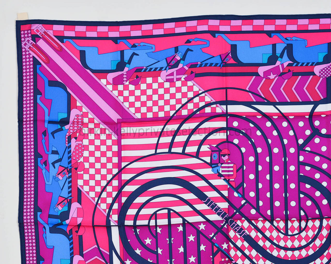 HERMES CARRE TWILL 100% Seide 90CM STEEPLE CHASE Blau Rosa Weiß 2015.

Aus Vorbesitz und nie benutzt.

Gekauft in einem Hermes-Geschäft im Jahr 2015.

Größe; 90CM

Farbe; BLEU/ROSE/BLANC

Modell; STEEPLE