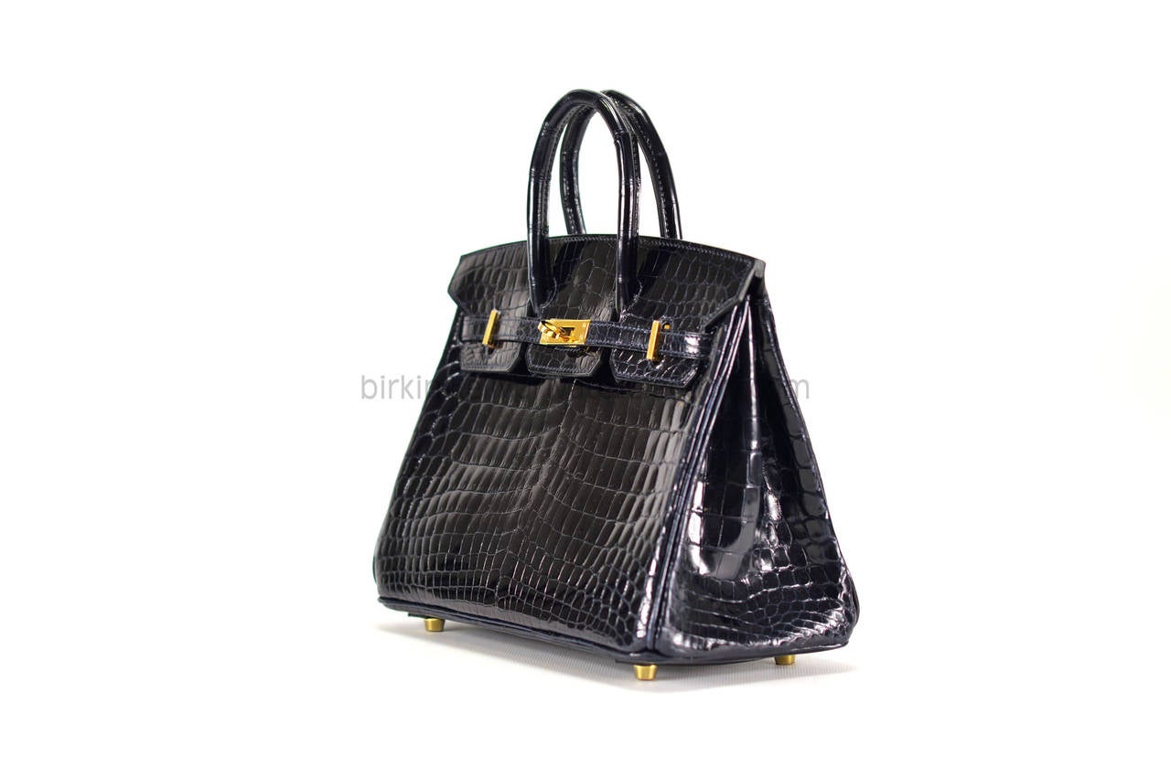 HERMES BIRKIN 25 Crocodilus Niloticus Blue Marine GOLD Hardware 2015

Pre-owned and never used

Model: BIRKIN

Dimension: 25cm width x 20cm height x 13cm length

Color:  Blue NAVY
 
Details:

With the protective plastic intact.

Comes