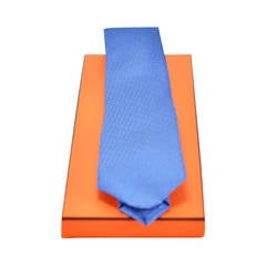 Hermes cravate soie faconnee 24 bleu jean 2015.