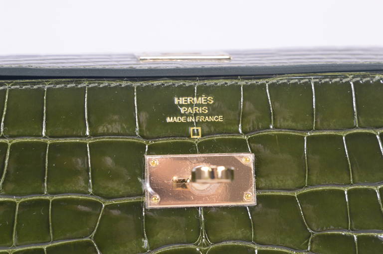 Women's HERMÈS Portefeulle classique. Alligator Mississippiensis. Color vert Veronese.