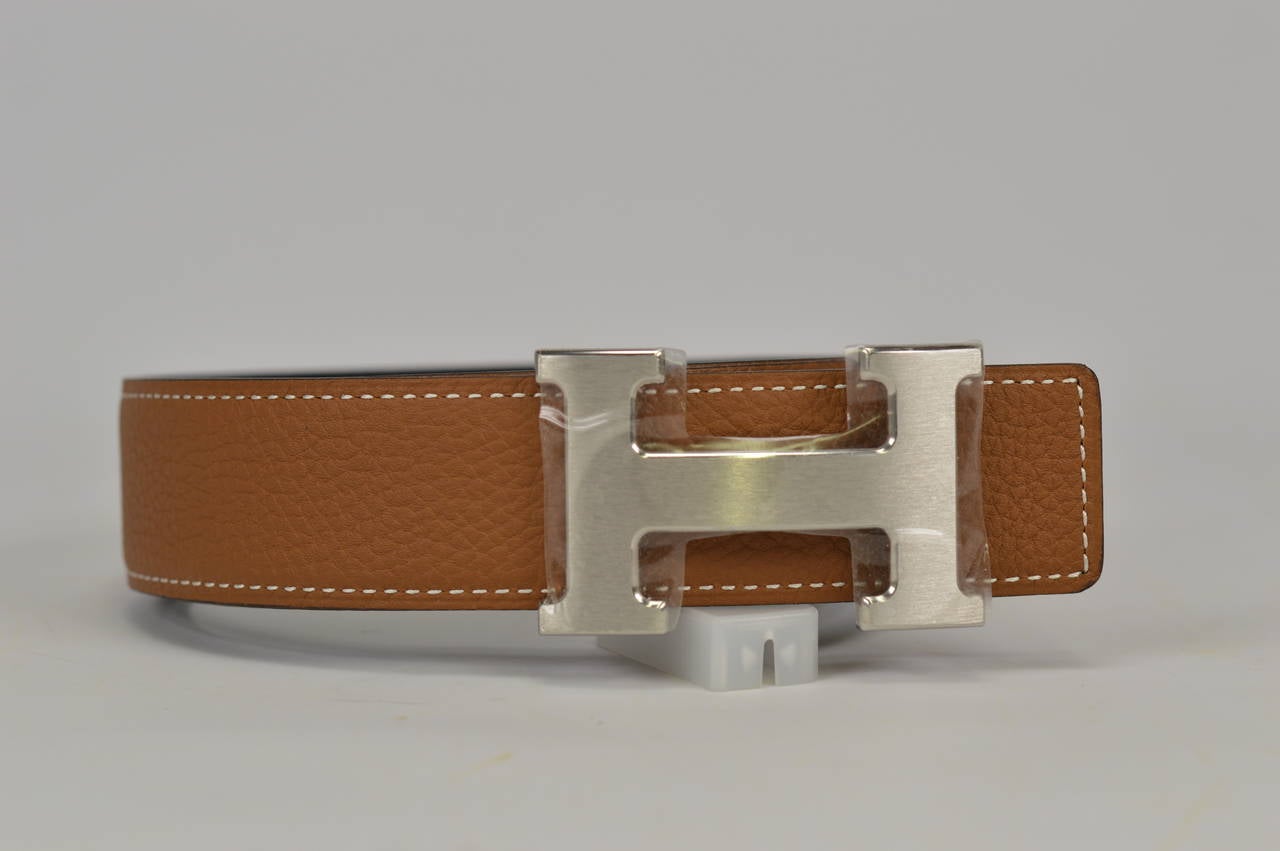 2014 Hermes belt. Reversible leather black/gold Palladium Hardware In New Condition In Miami, FL