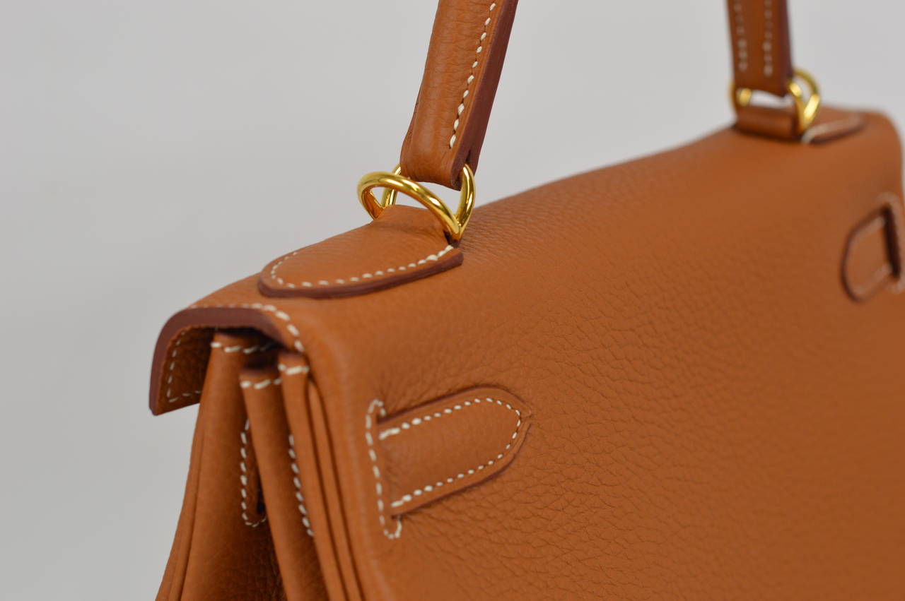 2014 Hermes Kelly Bag II Retourne  28cm Gold color Gold Hardware. 3