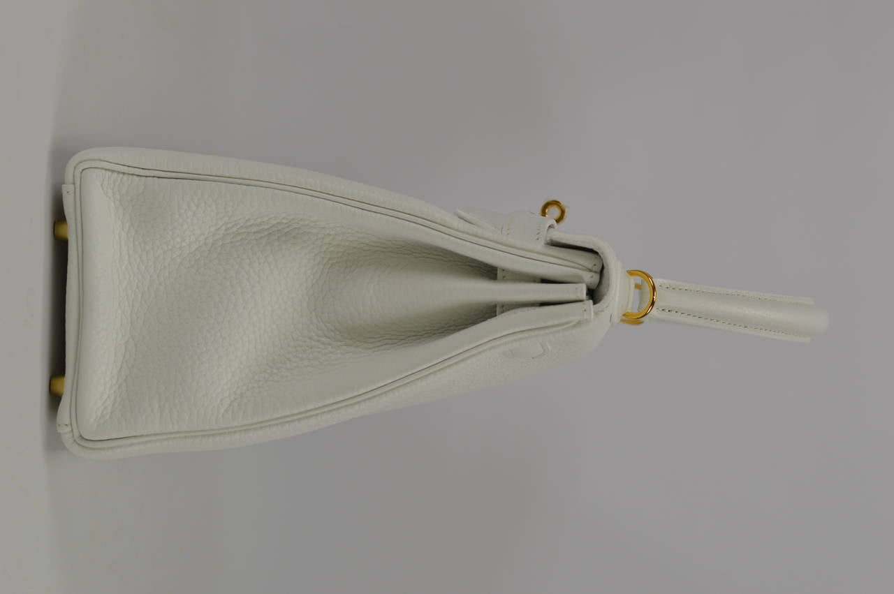 2014 Hermes Kelly Bag  32cm White color Gold Hardware. In New Condition In Miami, FL