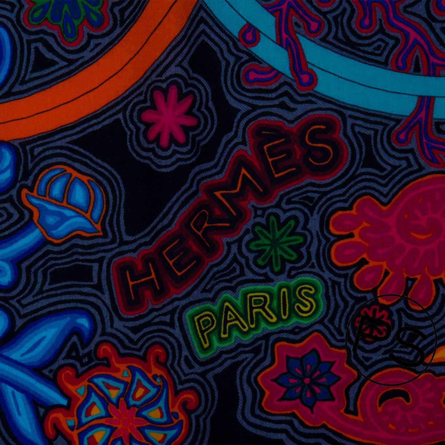 Hermes Chale Cachemire  L' Arbre du Ven Fuschia, Green, black 2015

Pre-owned and never used

70% Cachemire 30% Soie

Bought it in hermès store in 2015.

Size; 140cm

Color;  Noir, vert, Fuschia.

Model:  L' Arbre du Ven.

-Original