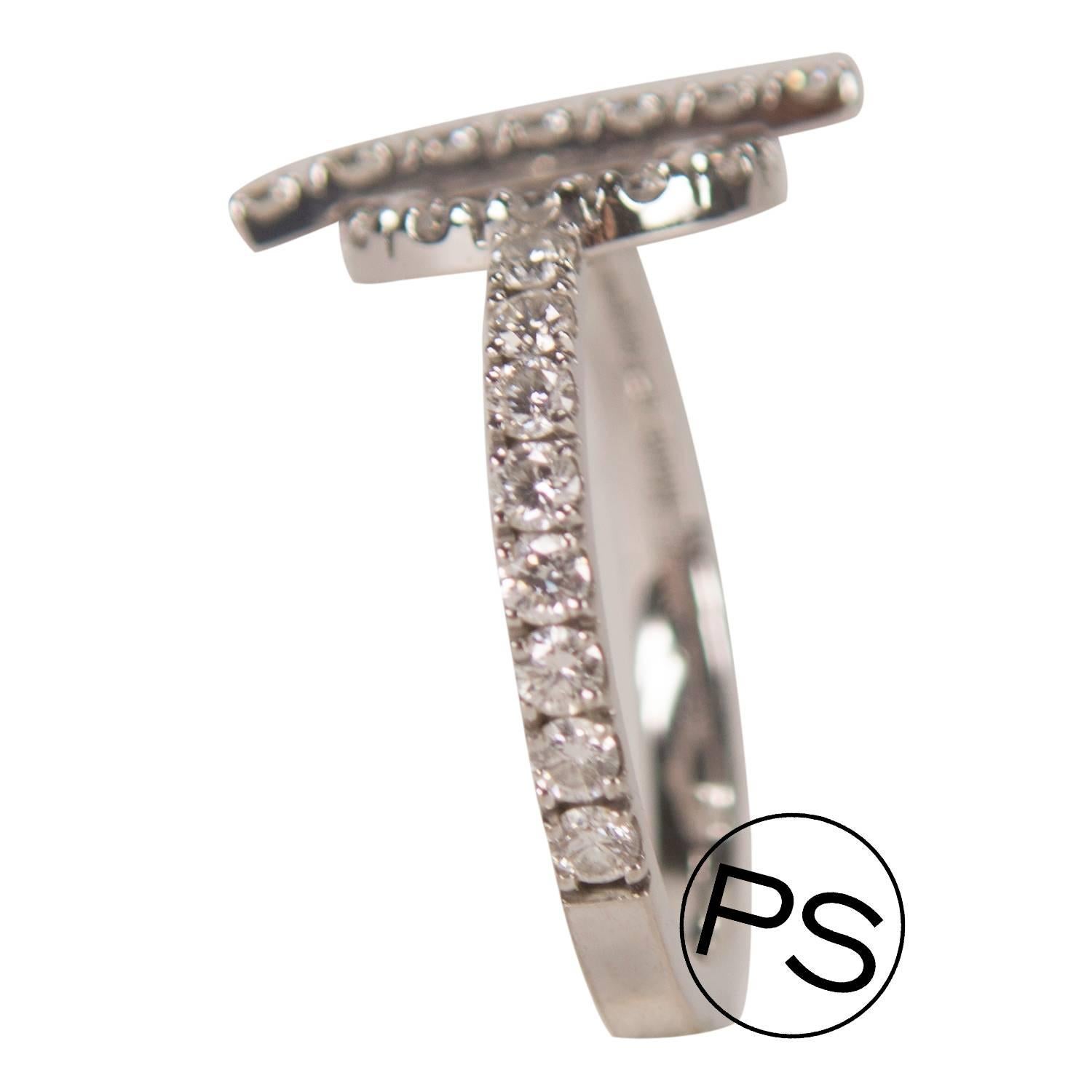Hermes Ring Finesse 18K White Gold 2014.

Pre-owned and used.

Bought it in Hermes store in 2014.

Size;53.

Color; Colorless

Metal:18K White Gold
Weight: 4 grams
Stones: Diamond

-Shipment and Insurance, 100% Safe.
- You can order