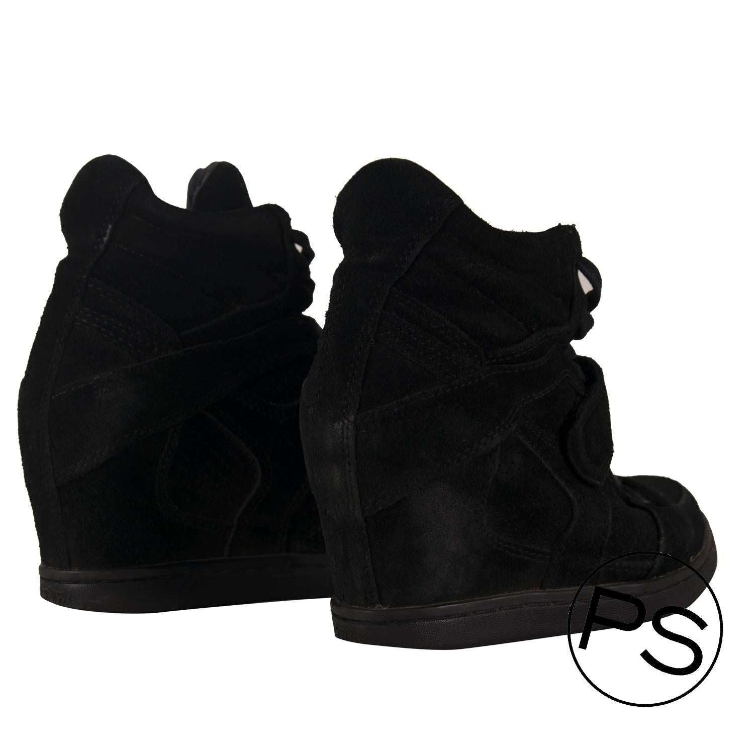 Ash Wedge shoes 38 Suede Black 2012.

Pre-owned and used.

Bought it in Ash store in 2012.

Composition; Suede.

Model; Wedge shoes.

Color; Black.

Size: 38.

-Shipment and Insurance, 100% Safe.

-Secure payment to the company.
