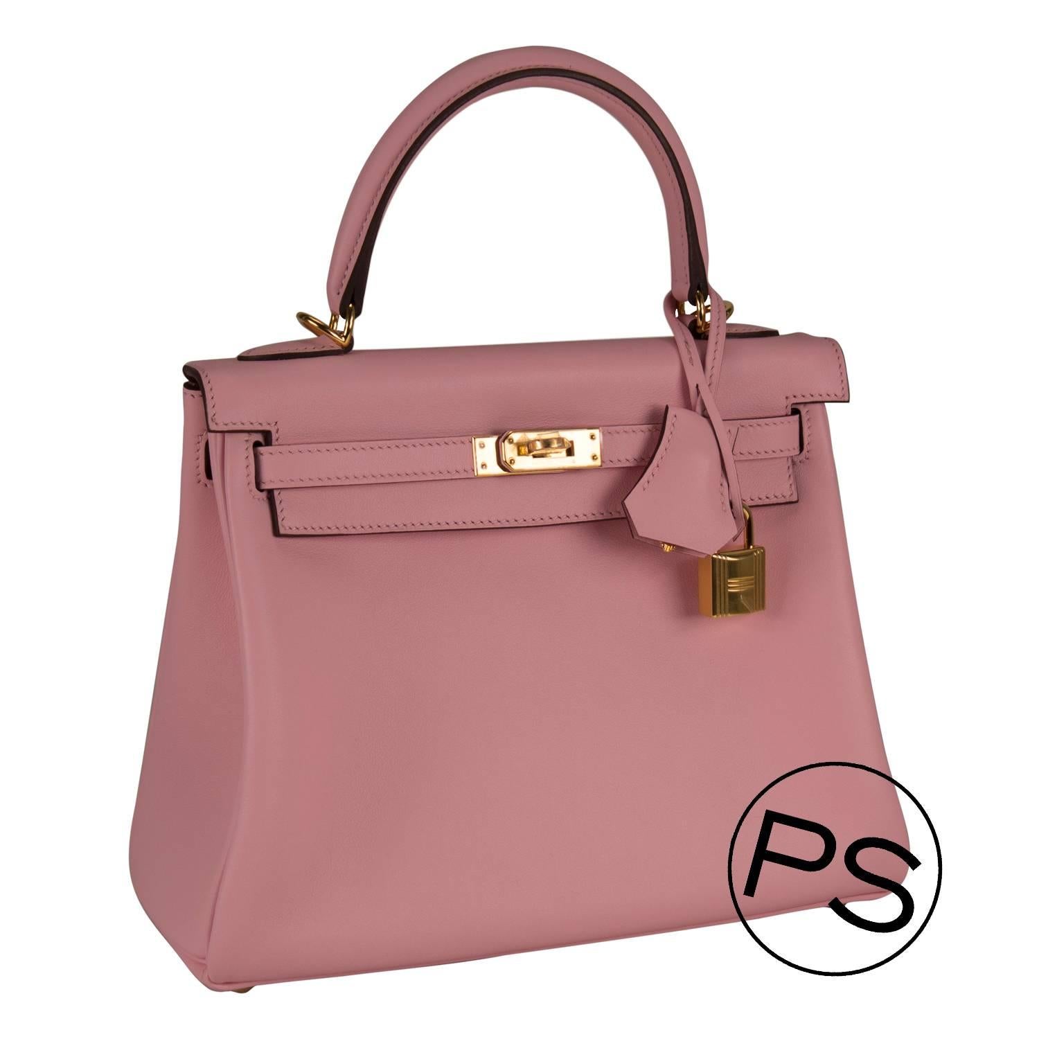 Hermes Handbag Kelly II Retourne  25 Swift Pink Sakura Gold Hardware 2015.

Bougth it in hermes store in 2015.

Pre-owned and never used

Model:  Kelly II Retourne

Color: Rose  sakura.

Size: 25x20x13cm

Details:

With the protective