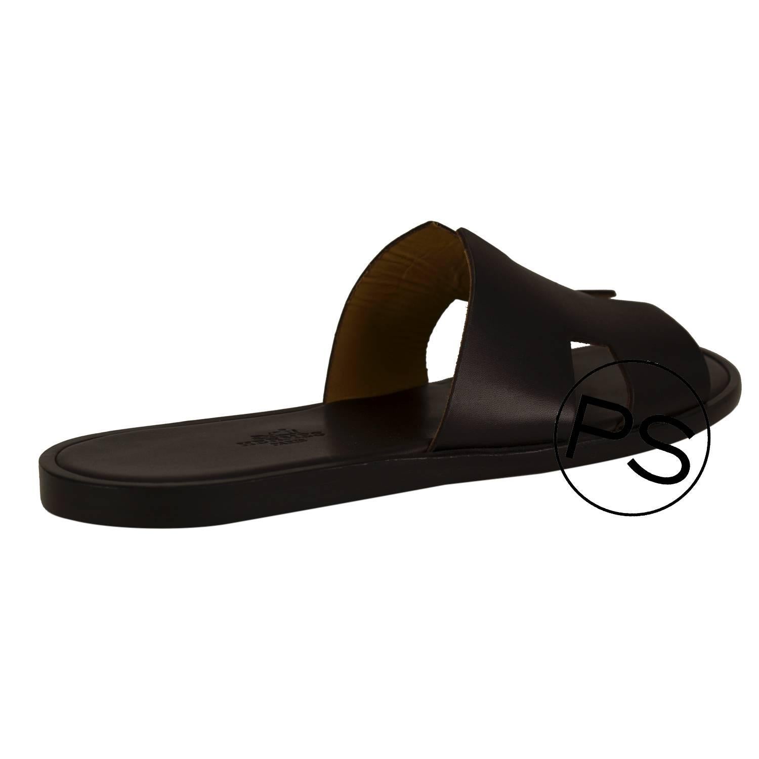 Hermes Sandals Izmir  leather 41 Black 2015.

Pre-owned and never used.

Bought it in Hermes store in 2015.

Model; IZMIR.

Composition; Leather.

Size; 41.

Color;Moka.

 Details:
*Protective felt removed for purposes of photography