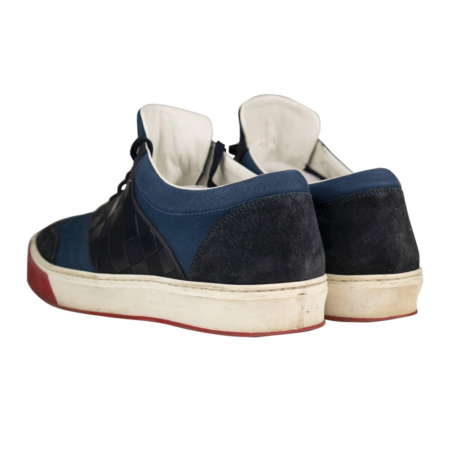 Louis Vuitton Sneakers 40 Blue Black Red 2014.

Pre-owned and used.

Bought it in Louis Vuitton store in 2014.

Composition: Leather.

Size: 40.

Color: Blue Black Red.

Details:

-Shipment and Insurance, 100% Safe.

-Secure payment