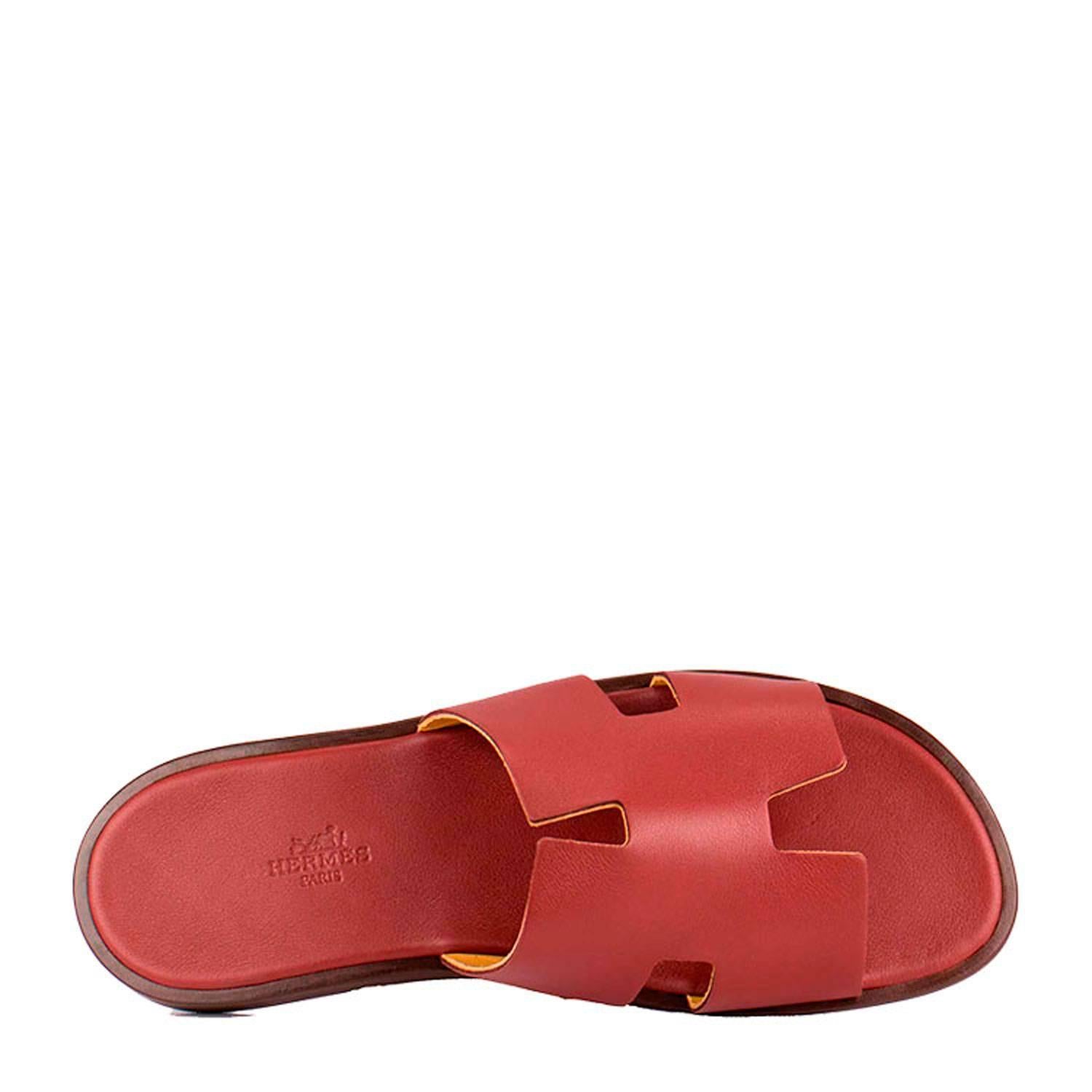 Hermes Sandals Izmir  leather 41 Rouge 2016.

Pre-owned and never used.

Bought it in Hermes store in 2015.

Model; IZMIR.

Composition; Leather.

Size; 41.

Color; Rouge.

 Details:
*Protective felt removed for purposes of