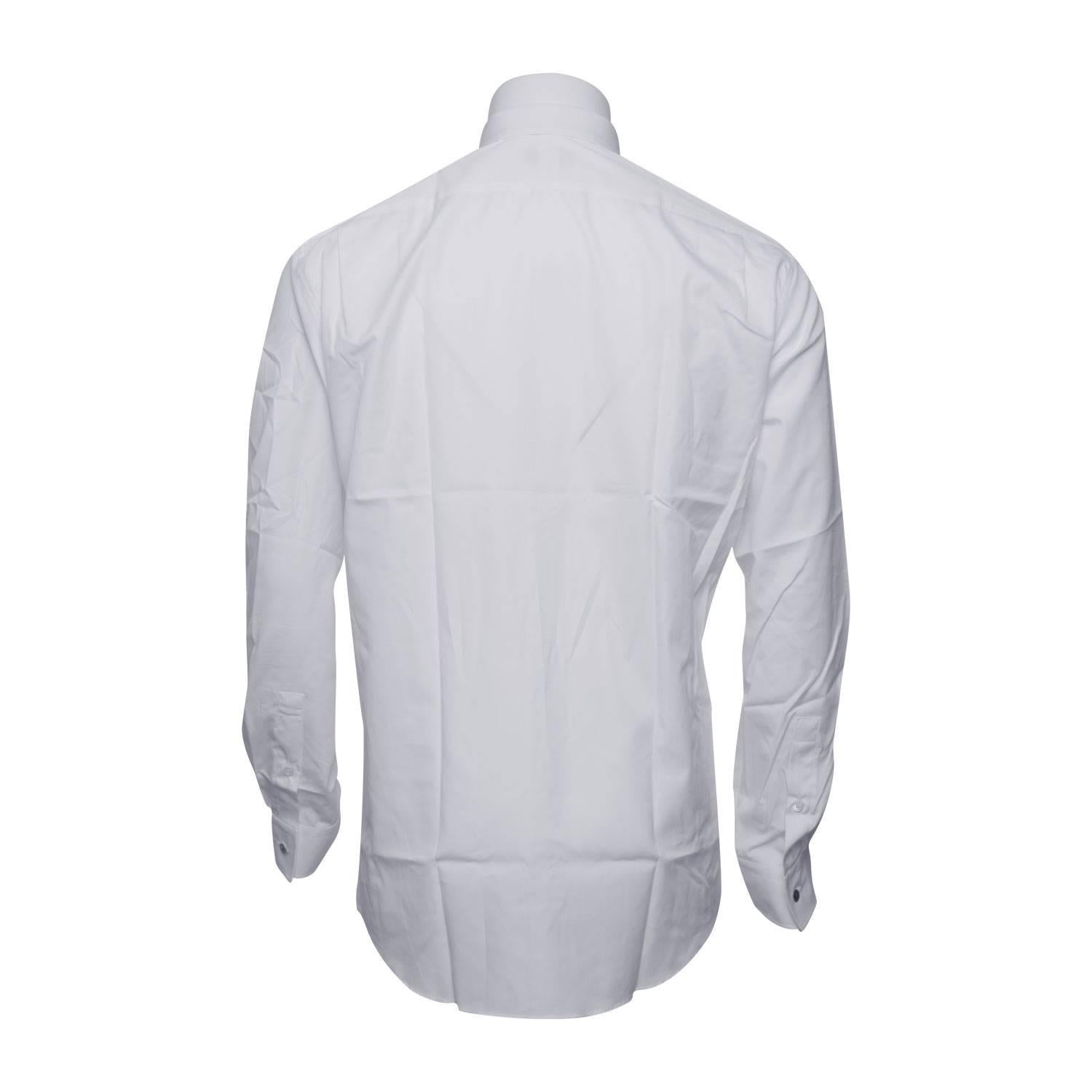 Hermes Chemise Col Droit Popeline de Cotton Unie Size 43 Color Blanc 2016.

Pre-owned and never used.

Bought it in hermes store in 2016.

Size; 43.

Composition: Cotton.

Color; White.

Model; Chemise Col Droit Popeline.

Details: 
-