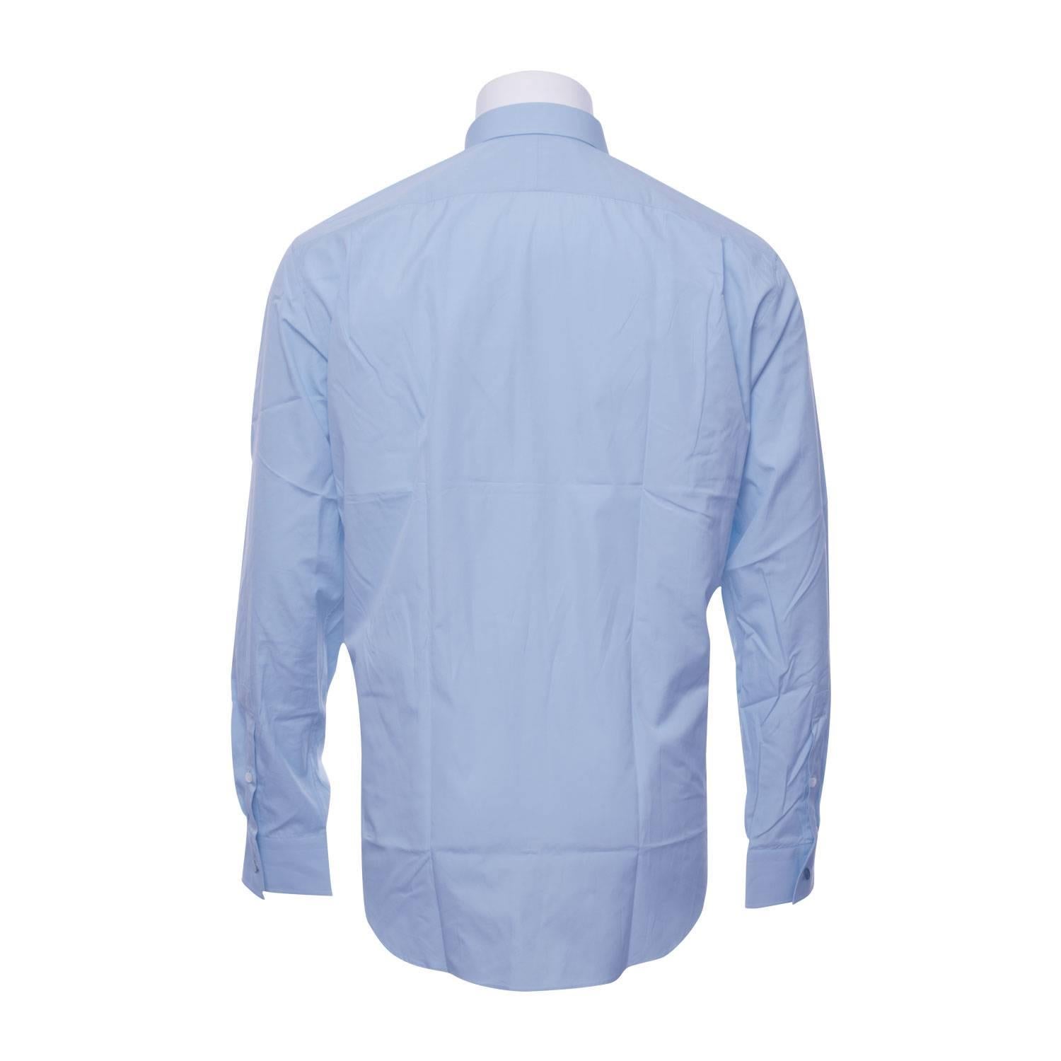 Hermes Chemise Col Droit Popeline de Coton Unie Blue Pale Color 43 Size 2016.

Pre-owned and never used.

Bought it in hermes store in 2016.

Size; 43.

Composition: Cotton.

Color; Blue Pale.

Model; Col Droit Popeline de