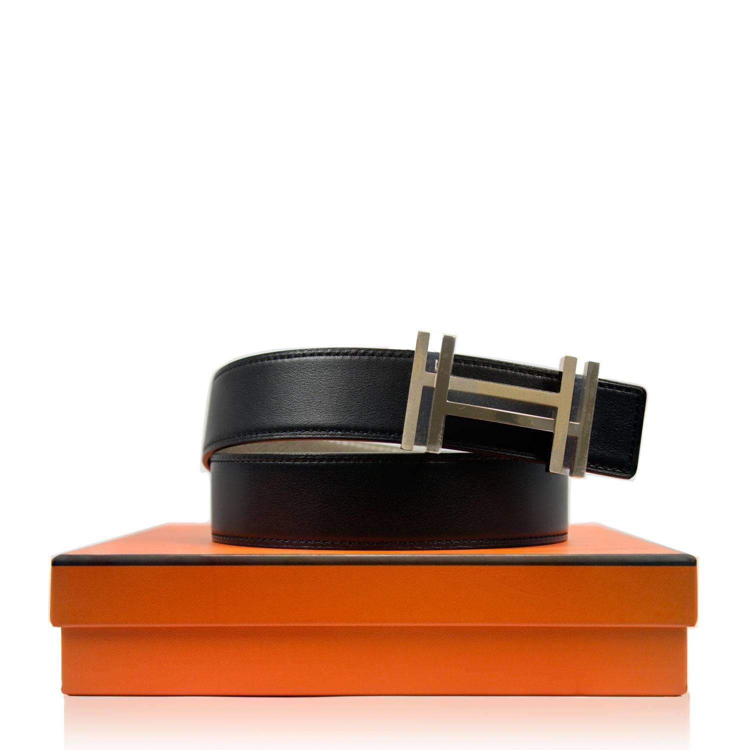 Hermes Belt Reversible 32mm/95cm Togo Leather Noir/Gold Color Double H Permabrass 2016.

Pre-owned and never used. 
Bought it in Hermes store in 2016. 
Size: 32mm/95cm. 
Color: Black/Etoupe. 
Model: Double H . 

Details: *Protective felt