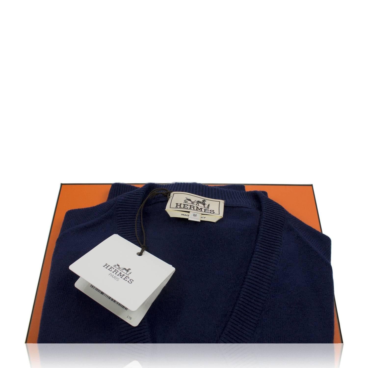 Hermes Pull Col Rond V Cachemire Inverse Indigo Color Size M 2016. For Sale 1